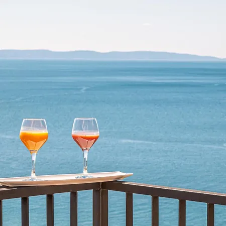 A 8 W Terrace & Sea View 4 Min Walk To Podstrana
