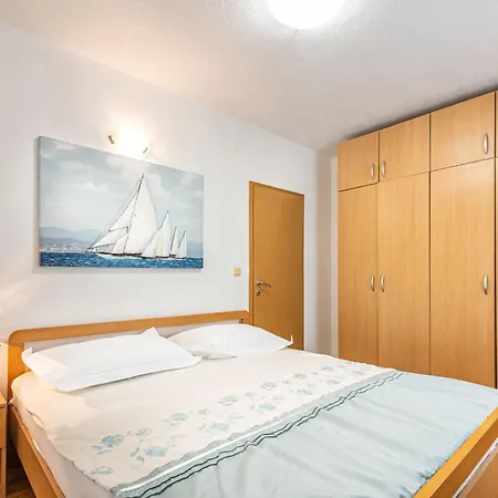 A 8 W Terrace & Sea View 4 Min Walk To