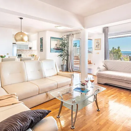 A 8 W Terrace & Sea View 4 Min Walk To Apartmán