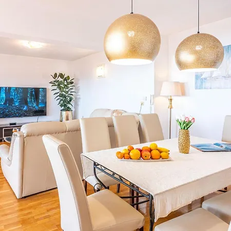 A 8 W Terrace & Sea View 4 Min Walk To Apartmán *