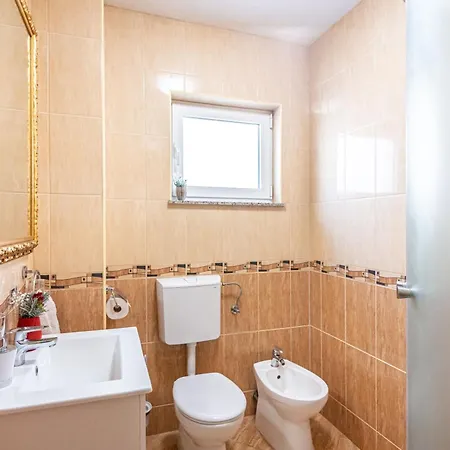 A 8 W Terrace & Sea View 4 Min Walk To Podstrana