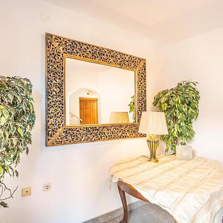 A 8 W Terrace & Sea View 4 Min Walk To