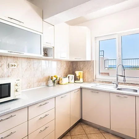 Apartmán A 8 W Terrace & Sea View 4 Min Walk To Podstrana